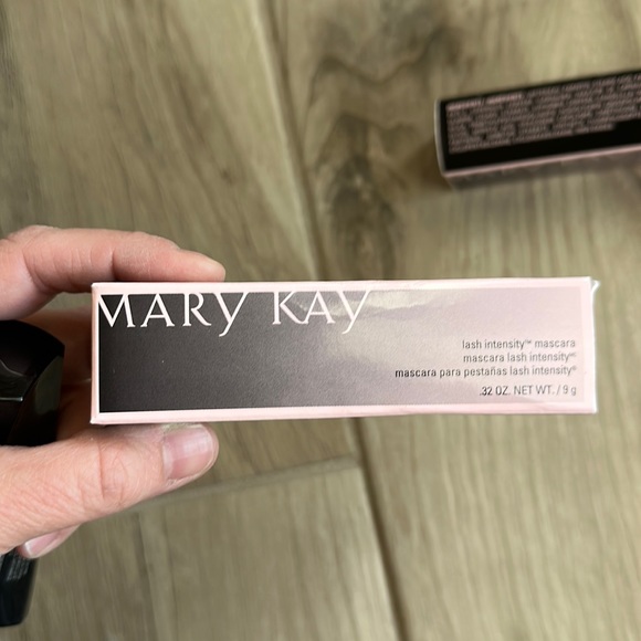 Last one! Lash intensity mascara💕 - Picture 2 of 3